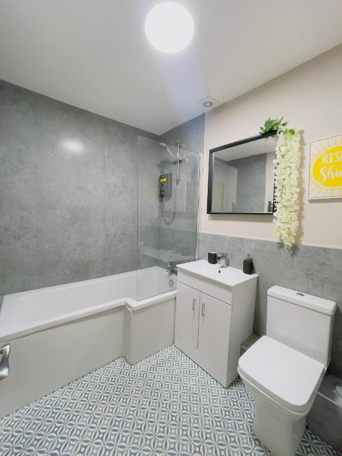 Centre *private Parking* Apartment York